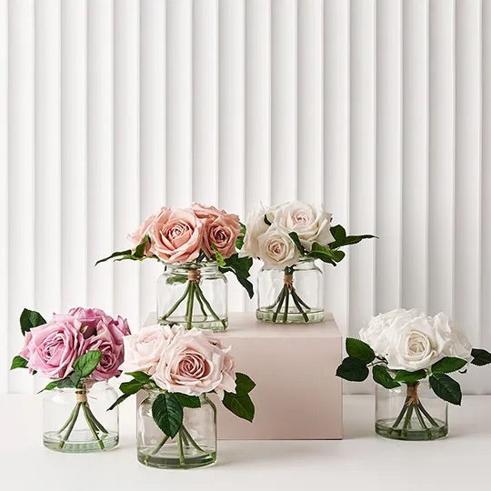 The Little White Roses: A Pretty and Easy-to-Care-for Arrangement